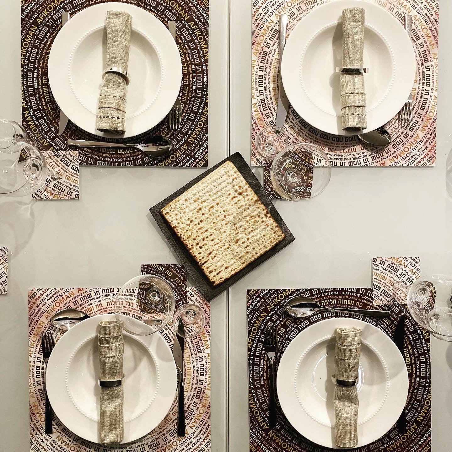 PASSOVER WOOD BACKGROUND PAPER PLACEMAT