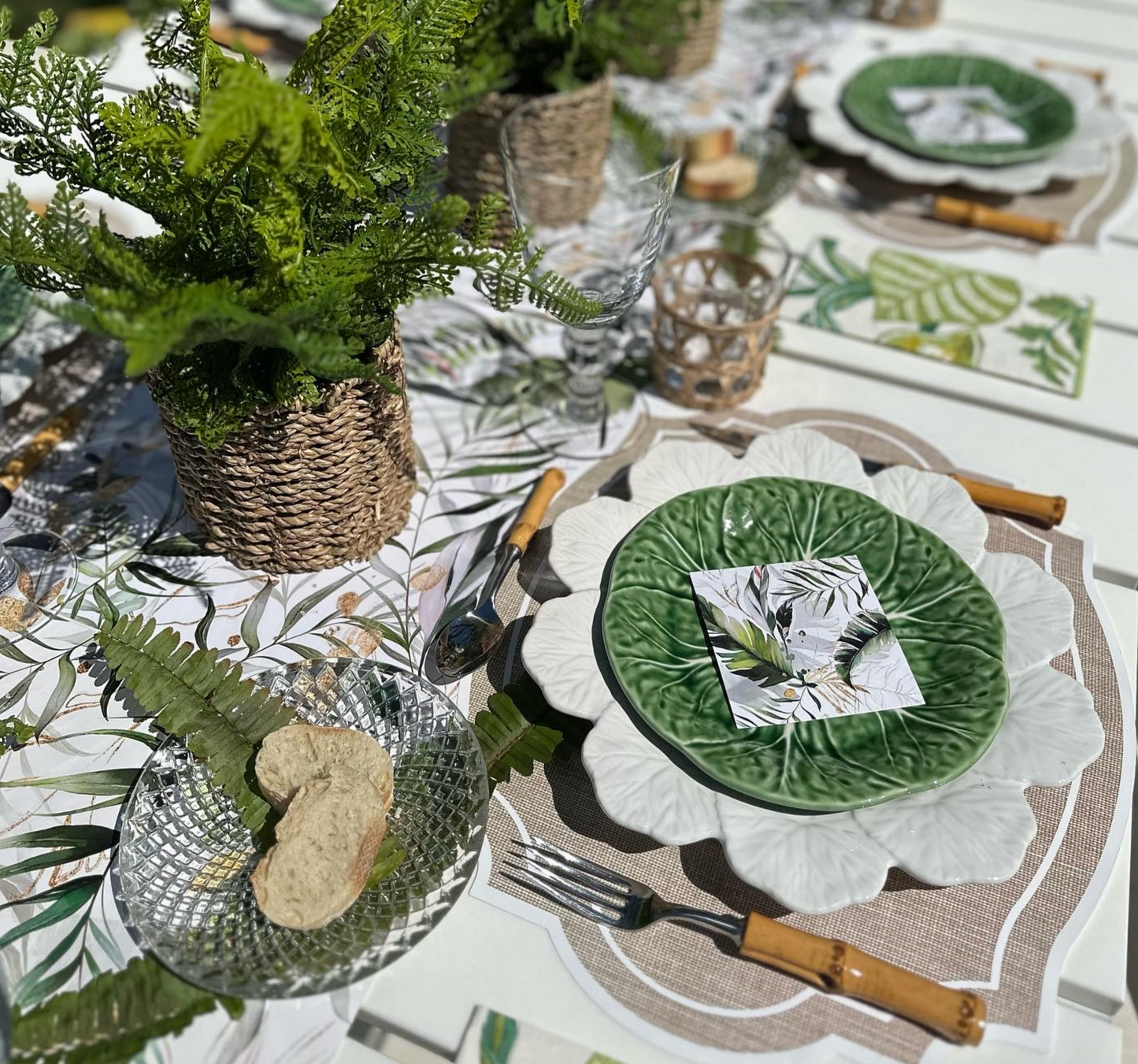 VINTAGE FRAME RED AND GOLD PAPER PLACEMAT