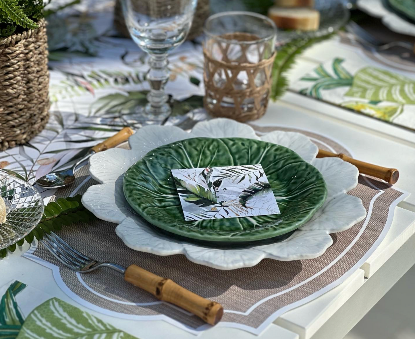 VINTAGE FRAME LAVANDER PAPER PLACEMAT