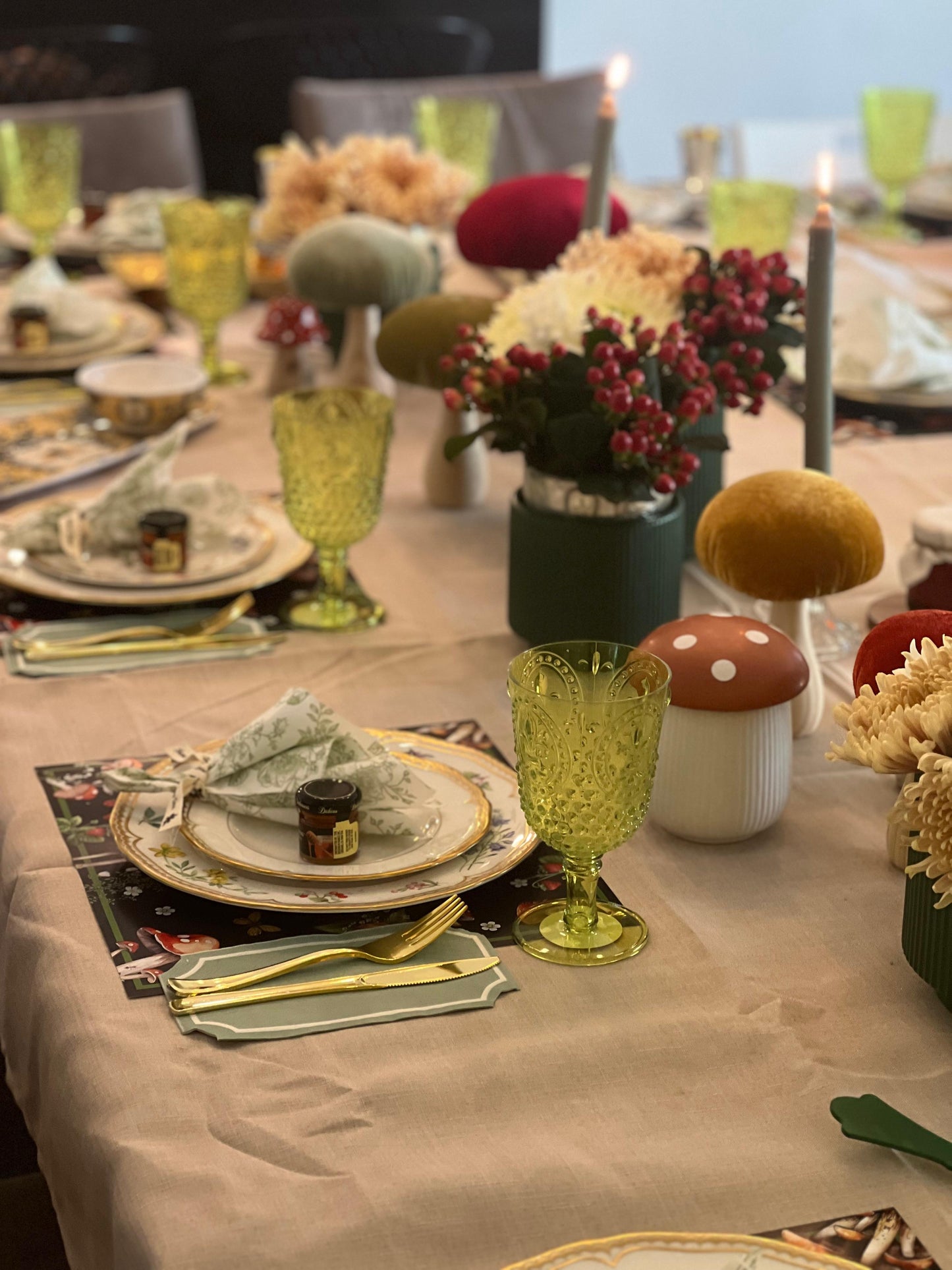 MUSHROOM FANTASY PAPER PLACEMATS