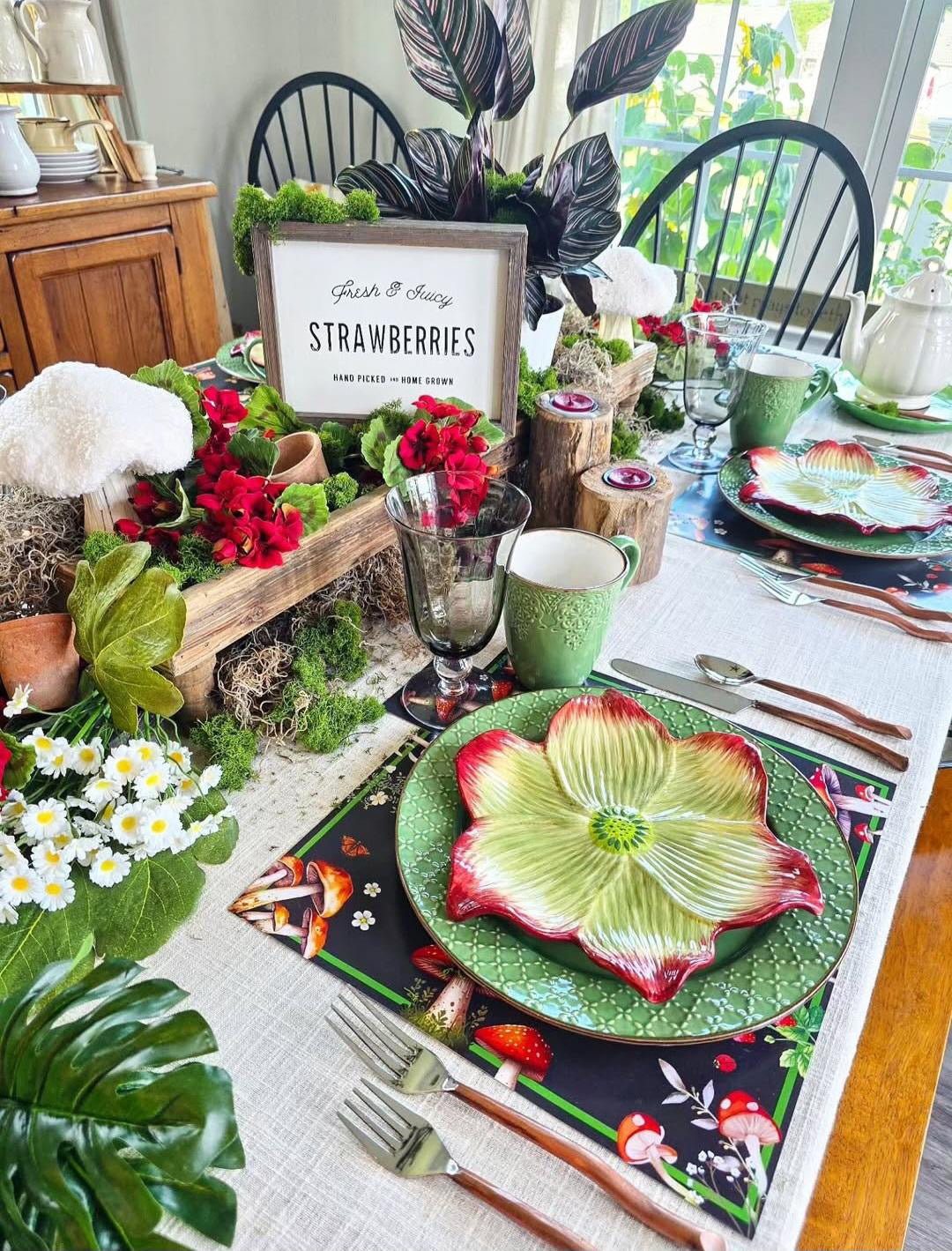 MUSHROOM FANTASY PAPER PLACEMATS