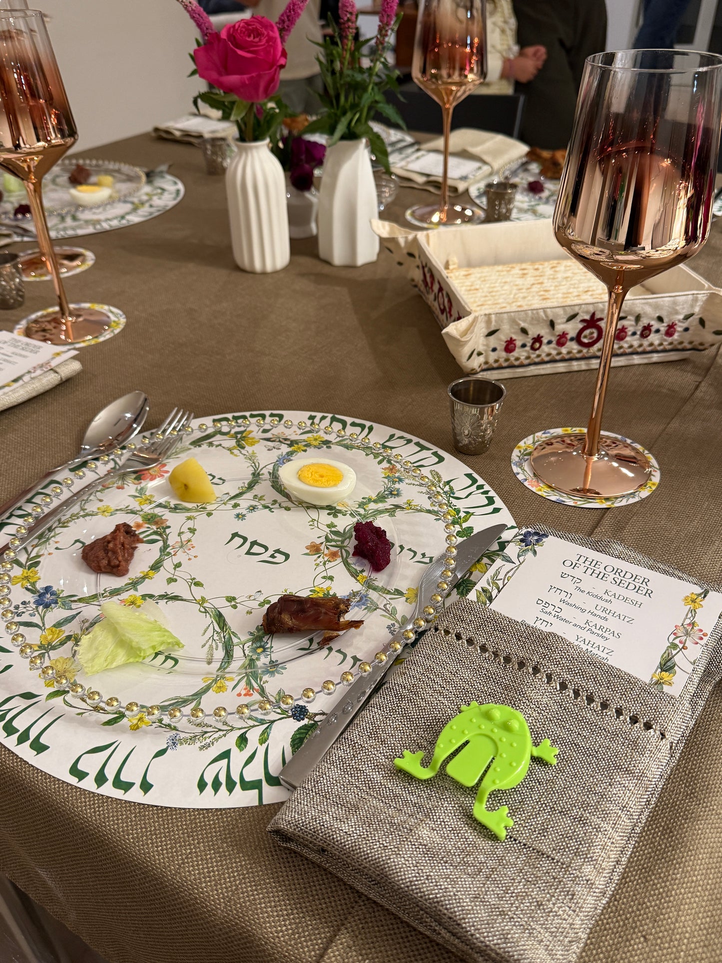 Passover Seder Plate Die-Cut Paper Placemat Set — 12 Placemats, Coasters & Seder Order Cards
