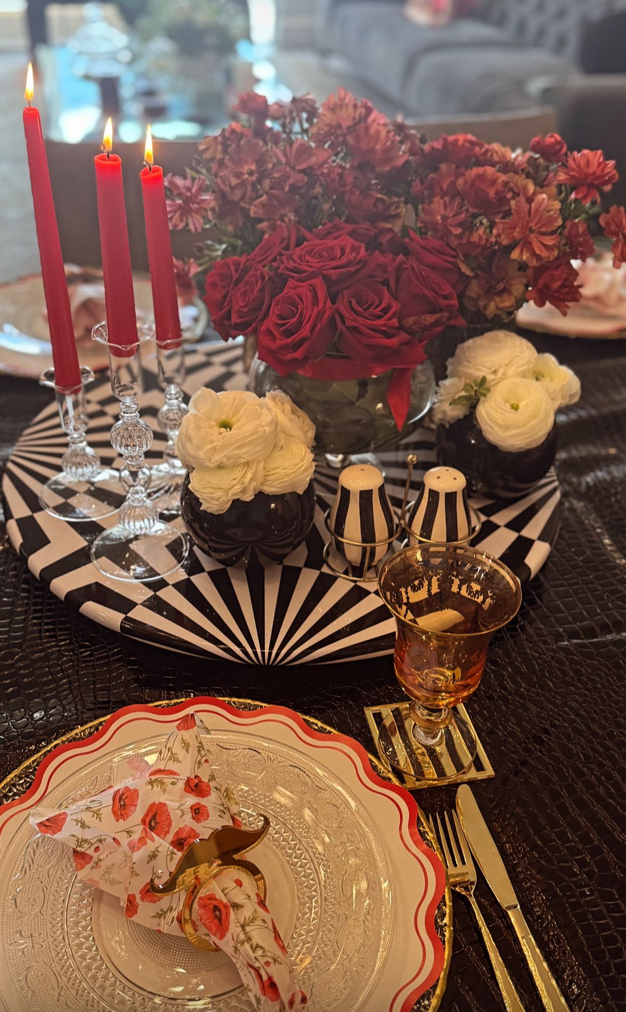 SCALLOP SHELL SHAPE PAPER PLACEMAT