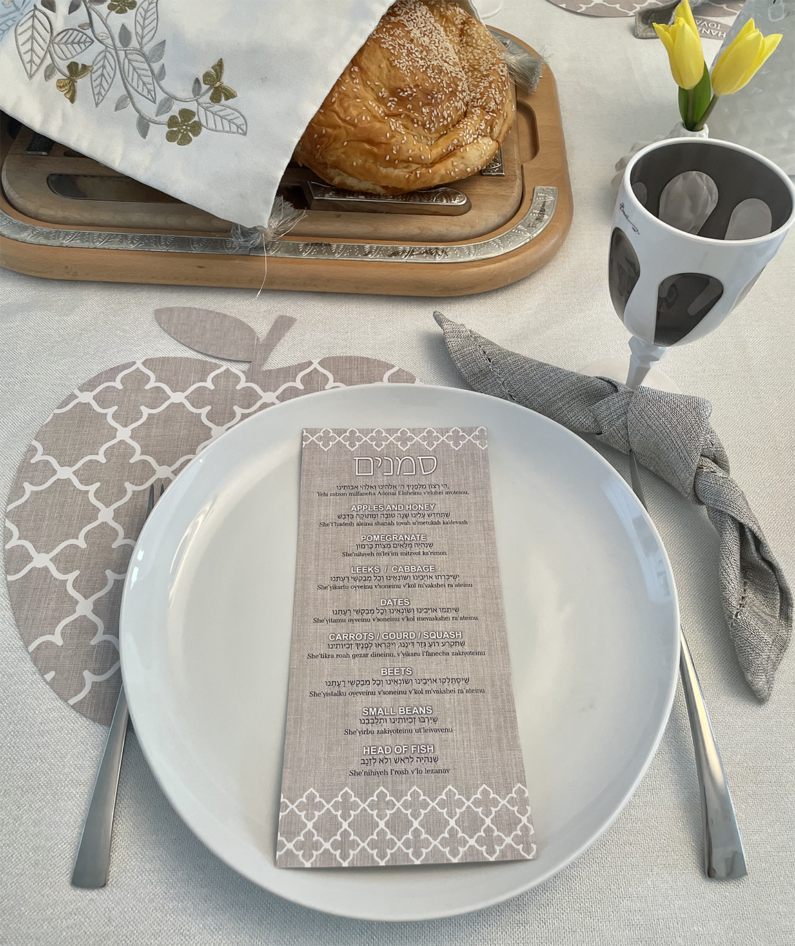 Rosh hashanah Ornamental Apple Table Accent with Simanim Cards — Set of 12